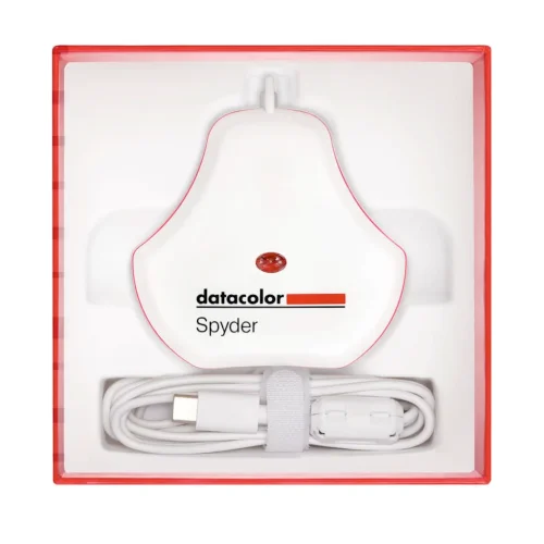 Kalibrator Datacolor SpyderExpress w pudełku z przewodem USB-C. Prosty montaż i szybkie rozpoczęcie pracy.