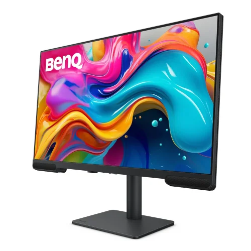 Monitor BenQ PV3200U pokazuje tu szeroki ekran i stabilną podstawę. Ten kąt uwydatnia cienkie ramki oraz mocną konstrukcję przeznaczoną do pracy kreatywnej.