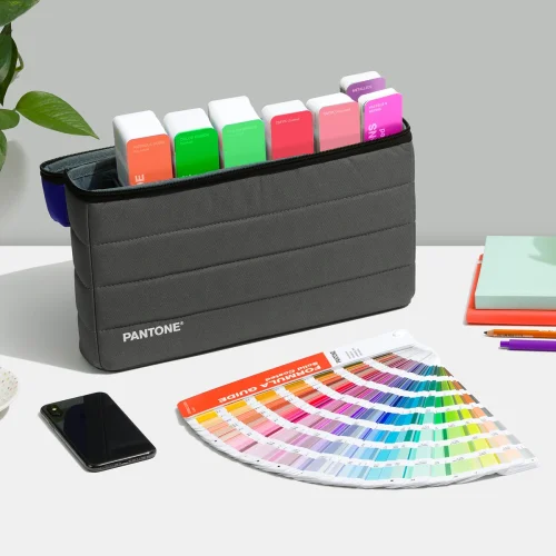 KOmpletny zestaw 8 wzorników Pantone dla grafików, pre-pess i druku