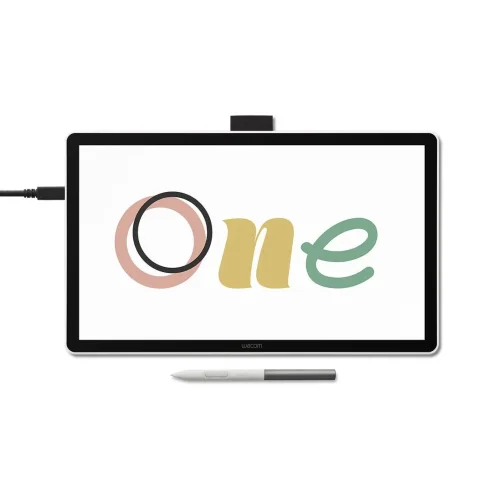 Tablet ekranowy Wacom One 14 podłączony jednym kablem USB C. Jeden przewód przesyła obraz, dane i zasilanie, co ułatwia pracę mobilną.