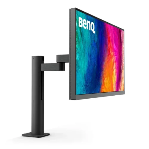 BenQ PD2706UA z regulowanym ramieniem Ergo Arm pozwala ustawić monitor pod idealnym kątem. Konstrukcja zapewnia wygodną pracę i większą przestrzeń na biurku.