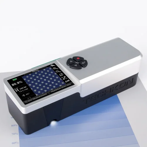 TECHKON SpectroPlate Expert podczas pomiaru płyty drukowej offsetowej z widocznym ekranem kontroli punktu rastrowego.