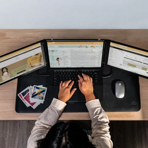 Mobile Pixels Trio 3 Pro jako trójekranowe stanowisko do pracy z dokumentami, pocztą i sklepem internetowym.