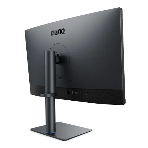 Tył monitora BenQ PV3250U pokazujący konstrukcję obudowy, regulowaną podstawę oraz rozmieszczenie portów przeznaczonych do rozbudowanego stanowiska postprodukcyjnego.