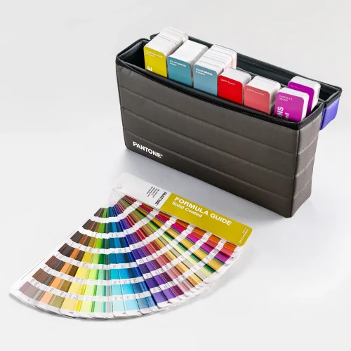Pantone Portable Guide Studio GPG304C z bibliotekami Formula Guide, Color Bridge, CMYK, Metallics oraz Pastels & Neons, edycja 2026.
