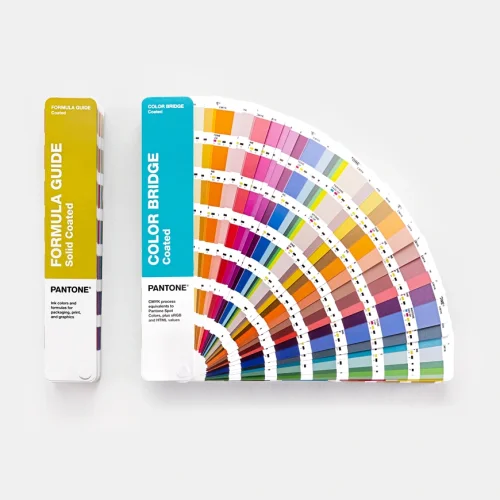 PANTONE Coated Combo GP6205C edycja 2026, zestaw dwóch powlekanych wzorników Pantone Formula Guide Coated i Color Bridge Coated.