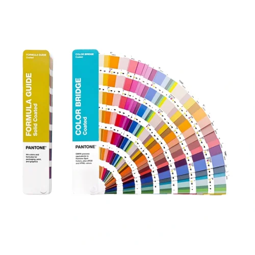 Pantone Coated Combo 2026 na białym tle, zestaw wzorników Pantone do wyboru koloru Solid i porównania go z najbliższym odpowiednikiem CMYK.