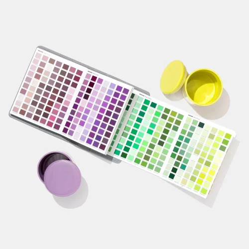 PANTONE Fashion & Home Paper Traveler