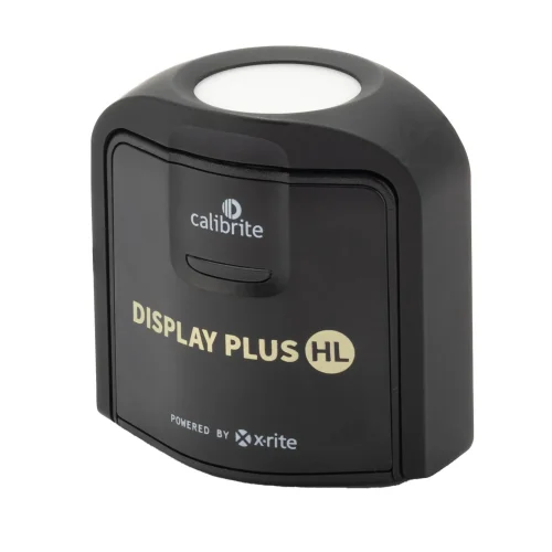 Calibrite Display Plus HL z widocznym dyfuzorem służącym do pomiaru oświetlenia i pełniącym funkcję ochronną przed uszkodzeniem soczewki pomiarowej