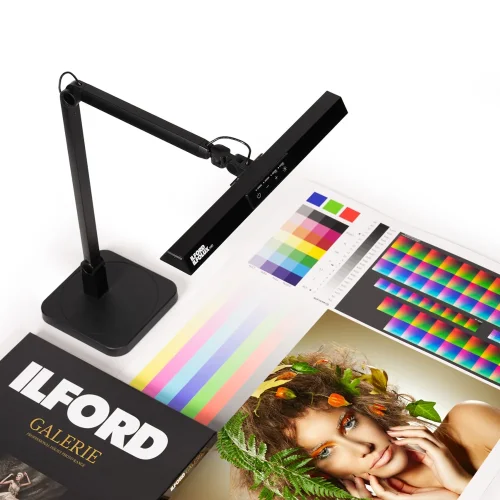lampa biurkowa ILFORD ILFOLUX do oceny barw 4 temperatury barwowe 3000K, 4000K, 5000K, 6500K CRI równy 95