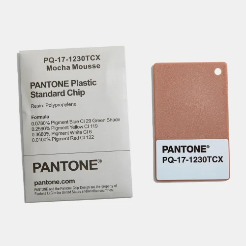 PANTONE Plastics Standard Chip | Kolor Roku 17-1230 Mocha Mousse