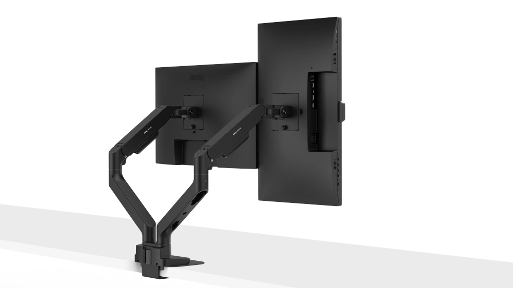 BenQ BDH01 z dwoma monitorami ustawionymi niezależnie, jeden pionowo i drugi poziomo