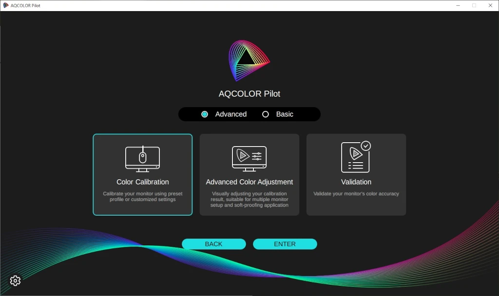 Ekran startowy AQCOLOR Pilot z trybem Advanced i modułami kalibracji, regulacji oraz walidacji monitora
