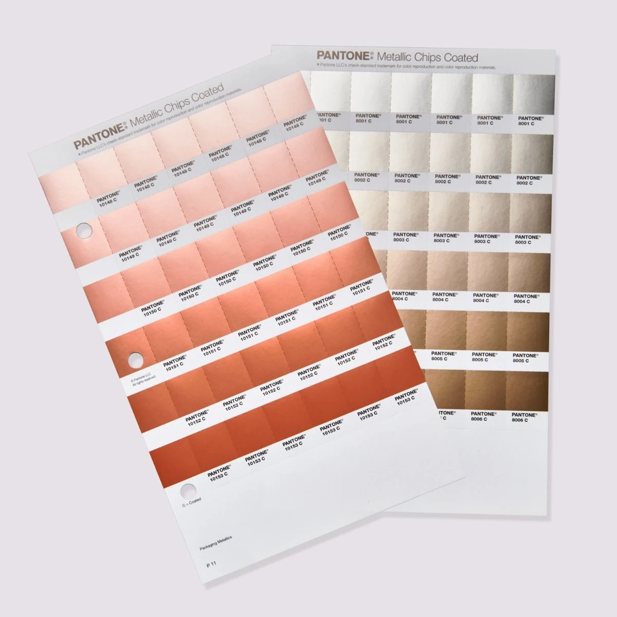 Odrywane próbki Pantone Metallics w kolorach rose gold, turkusowym, różowym, złotym i fioletowym