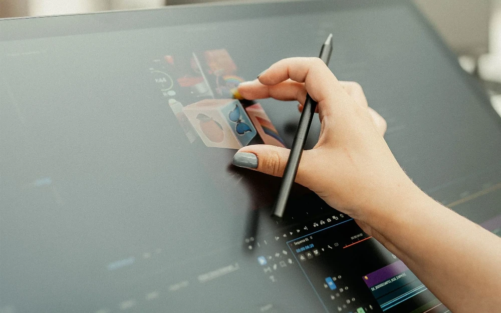tablet graficzny Wacom Cintiq 24 touch z aktywną powierzchnią roboczą