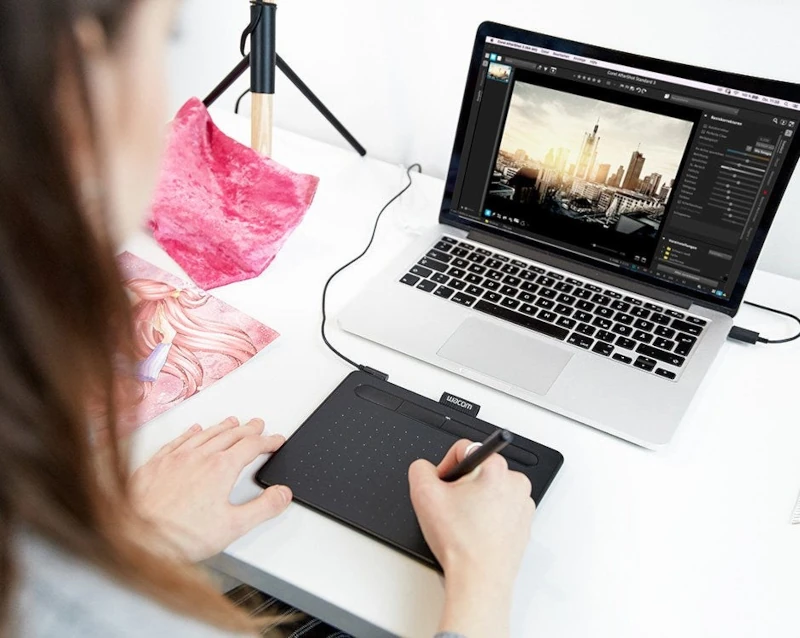 Tablet graficzny Wacom Intuos S czarny CTL4100KN, piórko Wacom Pen 4K i kompaktowy format